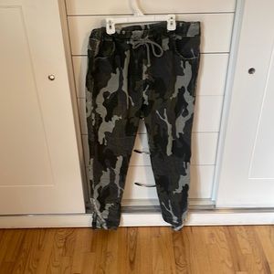 Venti6 size M stretchy fitted cami pant zipper at ankle thicker material